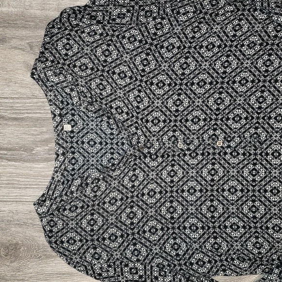 3/$12 Blouse Tunic V Neck Button Down Black Grey White XL-runs small - Picture 10 of 13